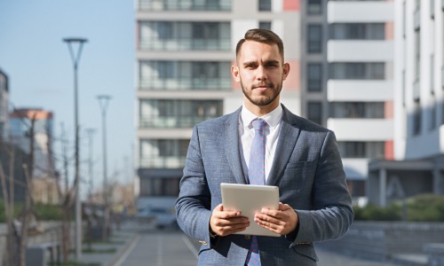 LA PROFESSION AU CŒUR DE LA FORMATION